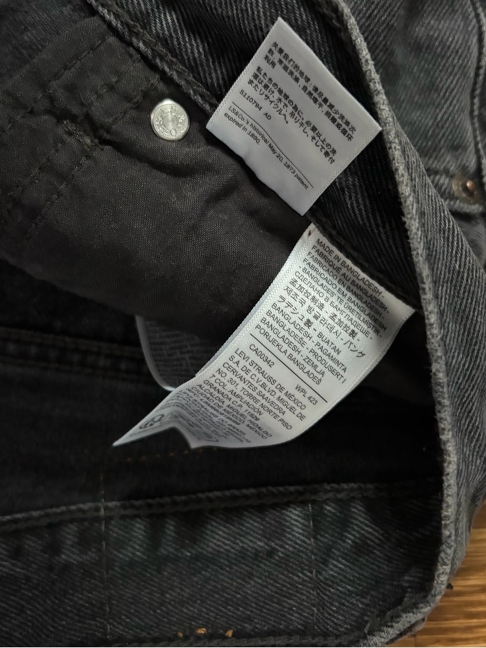 Levi's Black ‘94 Baggy Shorts - Picture 4 of 9